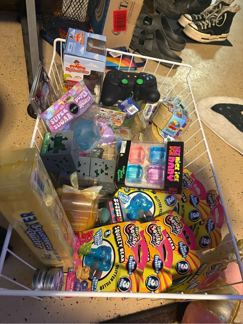 VIRAL SQUISHY MYSTERY BOX